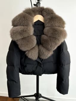 2025 New Winter Big Natural Fox Fur Fluffy Puffer Coat Women Button Warm 90White Duck Feather Down Short Jacket Waterproof Parka