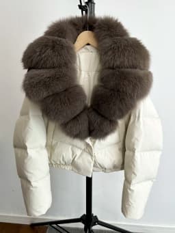 2025 New Winter Big Natural Fox Fur Fluffy Puffer Coat Women Button Warm 90White Duck Feather Down Short Jacket Waterproof Parka