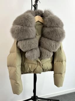 2025 New Winter Big Natural Fox Fur Fluffy Puffer Coat Women Button Warm 90White Duck Feather Down Short Jacket Waterproof Parka