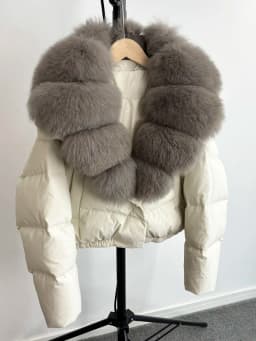 2025 New Winter Big Natural Fox Fur Fluffy Puffer Coat Women Button Warm 90White Duck Feather Down Short Jacket Waterproof Parka