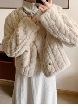 2026 Winter Thickened Short Fur Coat Women's Loose Slimming Fashionable Water Rabbit Velvet Casual Style Standard Edition