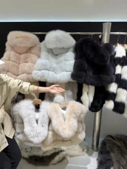 Women's Natural Fox Fur Vest Winter Warm Thick Fashion Hooded Genuine Sheepskin Real Fur Short Outerwear for Ladies