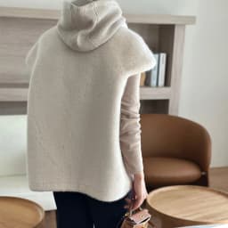 Chic High Collar Short Fur Vest Women's Fashion Slim Fit Winter Coat Water Rabbit Fur Shoulder Pad Jacket Stylish Versatile
