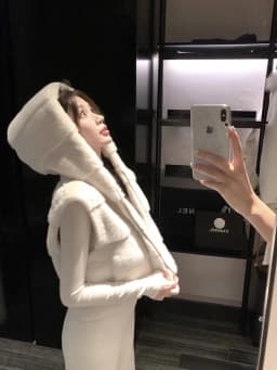 Women's Short Sleeveless Faux Fur Vest Coat with Hat Fall Winter High-End Versatile Fashion Korean Style Zipper Closure
