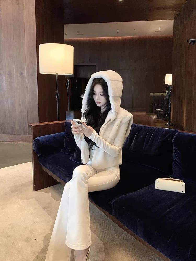 Women's Short Sleeveless Faux Fur Vest Coat with Hat Fall Winter High-End Versatile Fashion Korean Style Zipper Closure
