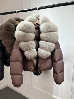 2025 New Winter Real Huge Natural Fox Fur Collar Thicken Warm 90% White Duck Down Jacket Women Casual Short Puffer Fur Coats