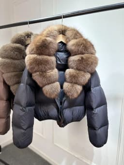 2025 New Winter Real Huge Natural Fox Fur Collar Thicken Warm 90% White Duck Down Jacket Women Casual Short Puffer Fur Coats