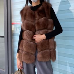 2023 New Women's Winter Real Fur Coat High Quality Natural Fox Fur Vest Fashion Luxurious Warm Sleeveless Dark buckle jacket