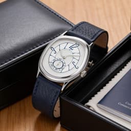 Innovative Series of Special Shaped Quartz Watches with Import Movement 32mm Dial with Genuine Leather Strap and Steel Case