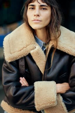 Double-Sided Fleece Biker Jacket with Cuffed Sleeve Leather Contrast Color Zipper Short Outerwear for Women Autumn Winter