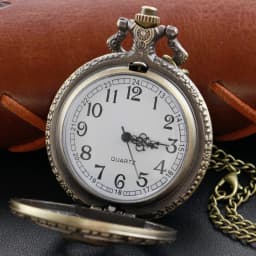 Cowboy Knight Hollow Skeleton Quartz Pocket Watch Steampunk Vintage Pendant Gift Chain Pocket Watch Fob Watch Gift Men and Women