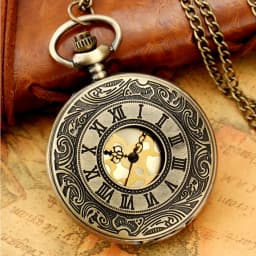 Retro Bronze Hollow Flip Quartz Pocket Watch Roman Numerals Gold Dial Watch Fashionable and Nice Chain Pendant Necklace Gifts
