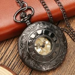 Retro Bronze Hollow Flip Quartz Pocket Watch Roman Numerals Gold Dial Watch Fashionable and Nice Chain Pendant Necklace Gifts