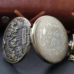 Classic Western Riding Cowboy Emblem Quartz Pocket Watch Retro Fashion Men's and Women's Necklace Pendant Best Gift for Students