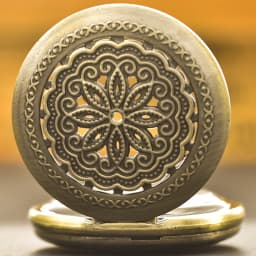 Vintage Bronze Clamshell Creative Cutout Flower Carved Necklace Quartz Pocket Watch Fashion Male And Female Students Universal