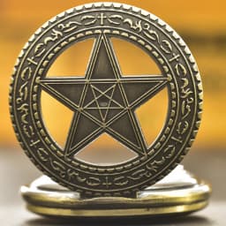Vintage Bronze Clamshell Pentagram Hollow Carving Male And Female Students Gift Quartz Necklace Pocket Watch