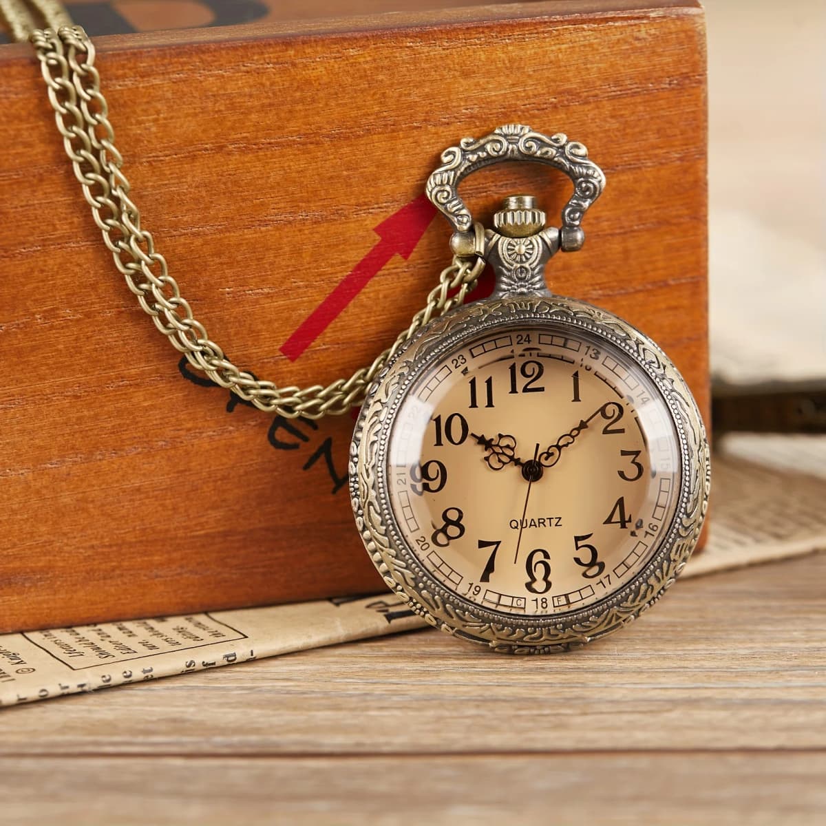 Classic Retro Pocket Watch Simple Digital Face Hanging Chain Brown Flip Cover Men Quartz Hanging Watch Suitable for Gift Giving