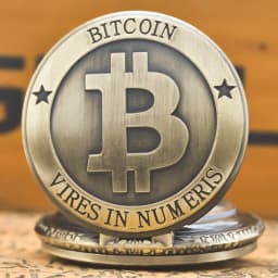 Retro Charm Neutral Fashion Hollow Bitcoin Carving Quartz Steampunk Pocket Watch Men's and Women's Necklace Pendant Gift