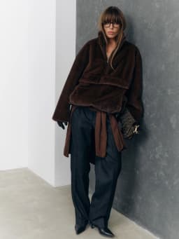 2025 Designer Faux Fur Coat, New Winter Style, Warm Pullover Zipper Top Simple Stylish And Elegant