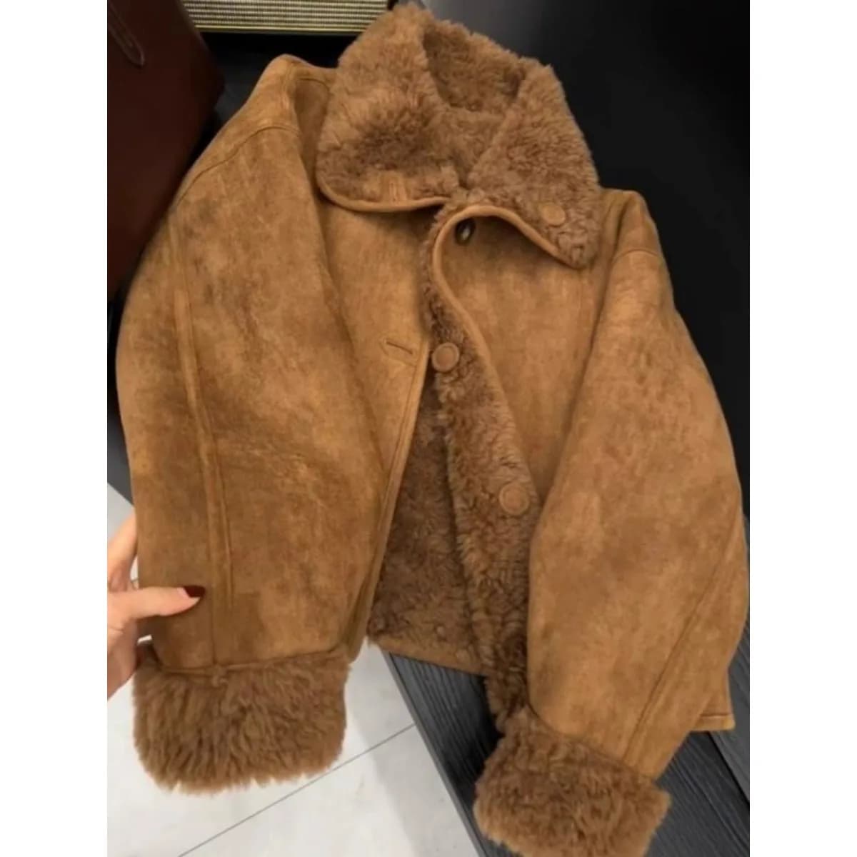 Unique Super Good Looking Women's Winter Thickened Lamb Fur Jacket Retro Khaki Color Integrated Leather And Fur Coat Casual S...