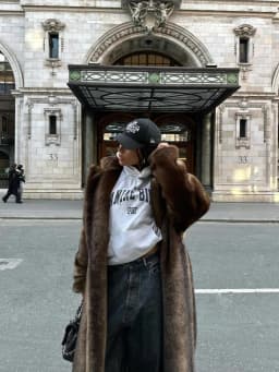 Women Solid Faux Fur Long Coat Lapel Long Sleeve Fluffy Luxury Loose Casual Outerwear 2026 Fashion Winter High Street Outwears