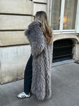 Winter Faux Fur Long Coat Women Vintage Full Sleeve Pocket Lapel Thicken Warm Outwear Female 2026 Fashion Urban Streetwear Lady