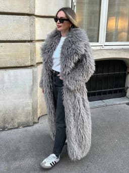 Winter Faux Fur Long Coat Women Vintage Full Sleeve Pocket Lapel Thicken Warm Outwear Female 2026 Fashion Urban Streetwear Lady