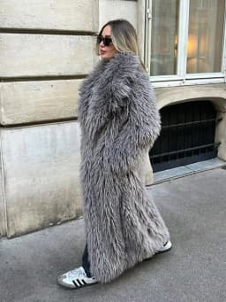 Winter Faux Fur Long Coat Women Vintage Full Sleeve Pocket Lapel Thicken Warm Outwear Female 2026 Fashion Urban Streetwear Lady