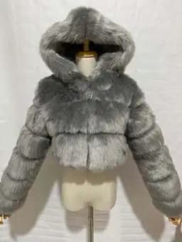 High Quality Furry Cropped Faux Fur Coats and Jackets Women Fluffy Top Coat with Hooded Winter Fur Jacket Manteau Femme