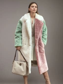 DEAT Fashion Contrast Color Faux Fur Coat Women's Lapel Loose Long Sleeves Plush Thick Overcoat Winter New
