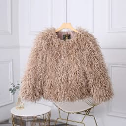 TARUXY Fashion Luxury Cropped Faux Fur Coat Women's Winter 2025 Ins Hot Fluffy Short Faux Fur Jacket Street Style Warm Outwear