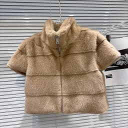 DEAT 2025 Winter New Fashion Faux Fur Short Sleeve Jacket For Women Soft Stand Collars Zipper Versatile Coat Female 11A08005