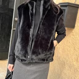 Luxury Faux Fur Vest Korean Fashion Women Winter Fall Design Solid Color High Quality Women Faux Fur Coats Sleeveless