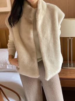 Luxury Faux Fur Vest Korean Fashion Women Winter Fall Design Solid Color High Quality Women Faux Fur Coats Sleeveless