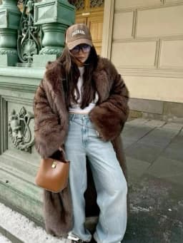 2025 New Vintage Luxury Long Faux Fox Fur Coat Women Winter Warm Fluffy Fur Jacket Female Street Furry Outerwear Overcoat