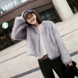 Korean Ladies Solid Color Plush Outwear 2025 Femme Fashion Short Fur Tops Jacket Winter Thicken Women Long Sleeves Faux Fur Coat