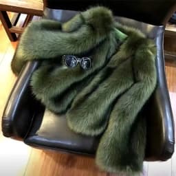 Korean Ladies Solid Color Plush Outwear 2025 Femme Fashion Short Fur Tops Jacket Winter Thicken Women Long Sleeves Faux Fur Coat