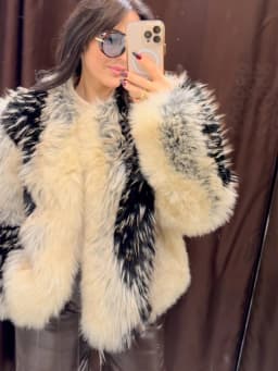 Women Color Block Faux Fur Coat Casual Round Neck Long-sleeved Fluffy Warm Crop Coats 2026 Winter Lady Chic Daily Street Jacket