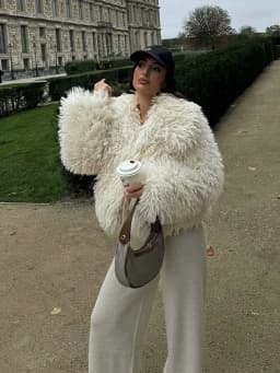 Fashion Faux Fur Coat Women Loose Lapel Full Sleeve Fluffy Short Overcoat 2025 Autumn Winter Street Lady Furry Warm Overcoat