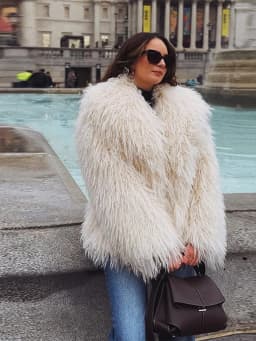 Fashion Faux Fur Coat Women Loose Lapel Full Sleeve Fluffy Short Overcoat 2025 Autumn Winter Street Lady Furry Warm Overcoat