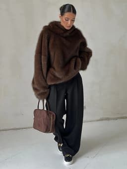 High Street Brown Faux Fur Hooded Pullover Women Full Sleeve Warm Thick Loose Tops 2026 Winter Lady Luxurious Furry Outwear