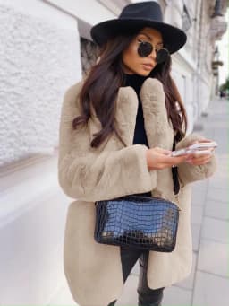Luxury Autumn Winter Lapel Fur Coat Women Warm Thick Faux Fur Jacket Design Office Lady Outerwear Solid Long Sleeve Fur Cardigan