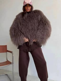DEAT Fashion Brown Faux Fur Coat Women's Round Neck Loose Long Sleeves Thick Plush Short Jacket Winter New 7A1041