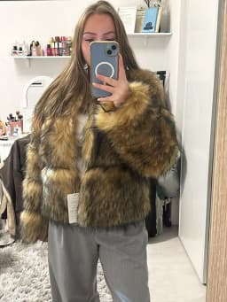 ZADORIN Fashion Woman Faux Raccoon Fur Coat Luxury Short Warm Fur Top Furry Jacket Women Winter Plush Fluffy Fur Coats for Woman