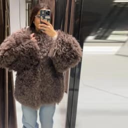 Women Brown Curly Faux Fur Coat Elegant Round Neck Full Sleeve Loose Short Furry Coats 2026 Lady Fashion Winter Street Warm Wear