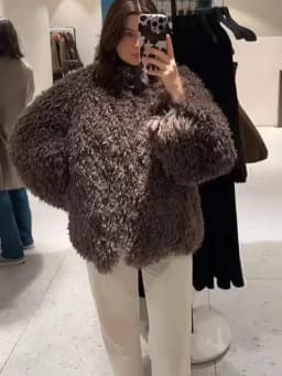 Women Brown Curly Faux Fur Coat Elegant Round Neck Full Sleeve Loose Short Furry Coats 2026 Lady Fashion Winter Street Warm Wear
