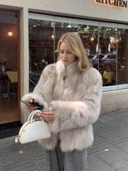 LIMO Ladies Short Faux Fur Jacket Lapel Collar Casual Loose Fit Fashion Fluffy Plush Outer Coat