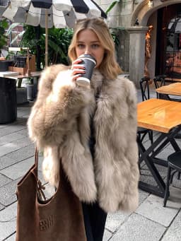 LIMO Ladies Short Faux Fur Jacket Lapel Collar Casual Loose Fit Fashion Fluffy Plush Outer Coat