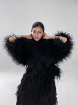 Lautaro Winter Long Black Hairy Shaggy Thick Warm Soft Fluffy Faux Fur Coat Women Sashes Luxury Designer Overcoat Runway Fashion