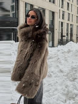2026 Winter Women's Faux Fur Coats Fashion Stand Collar Short Jackets Warm Long Sleeve High Street Commute Lady Brown Outerwear